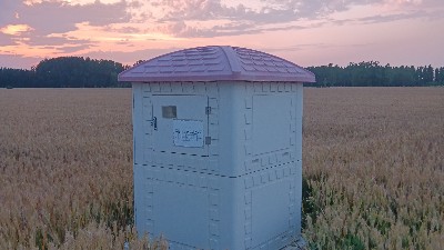 智能灌溉-农田刷卡灌溉用玻璃钢IC卡水电表机井房